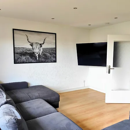 Grosszuegiges Ferienhaus Mit Klimaanlage In Ruhiger Lage 別荘 *