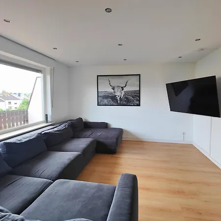 Grosszuegiges Ferienhaus Mit Klimaanlage In Ruhiger Lage 別荘 *